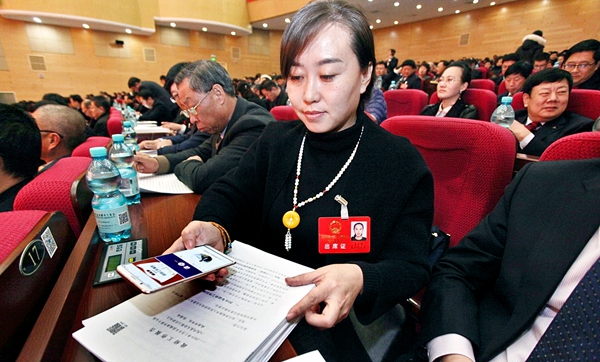 真快捷！政府工作報告“掃”著讀